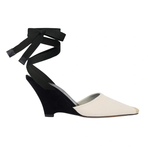 Купить босоножки от Jacquemus