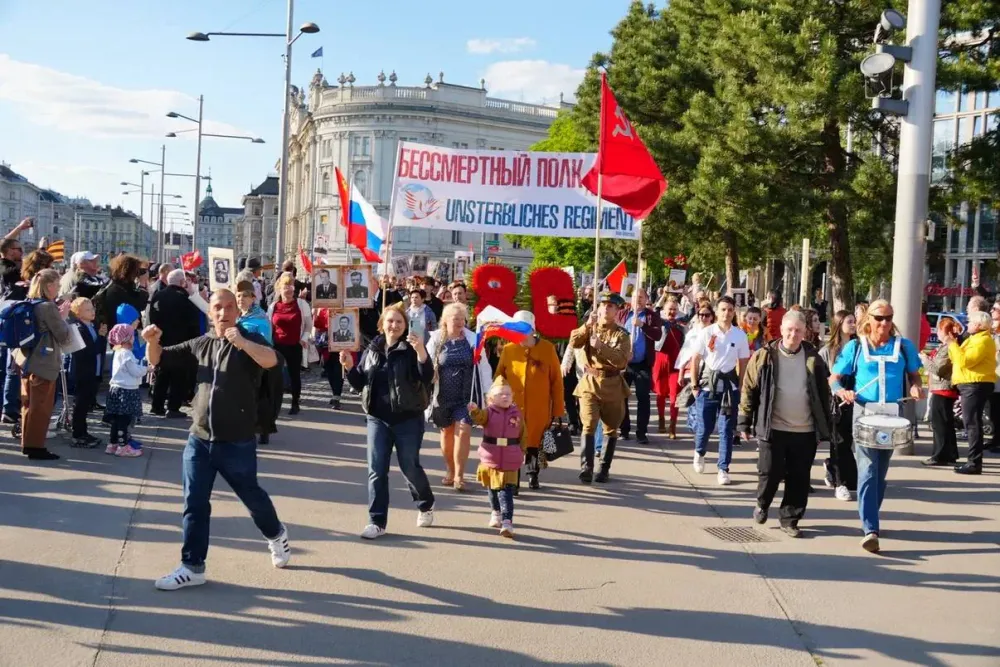 80 лет Победы: самое многолюдное шествие «Бессмертного полка» в Вене