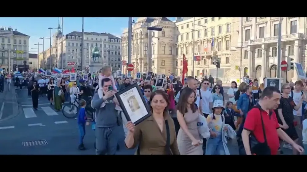 ️ Шествие Бессмертного Полка. 9 Мая 2024 в Вене. Австрия. Вся длина колонны