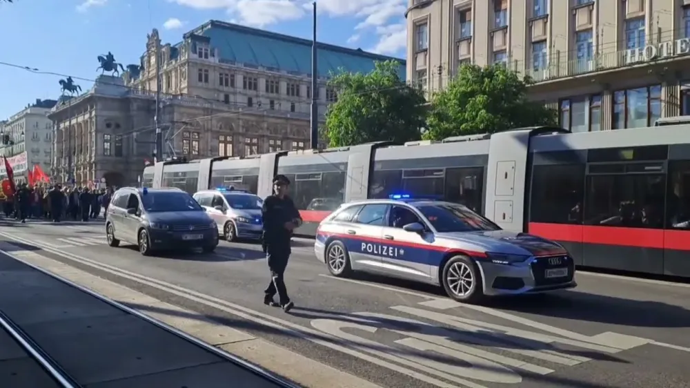Marsch des Unsterblichen Regiments in Wien, 9. Mai 2025