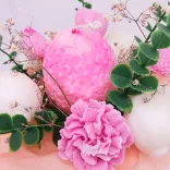 Osterzauber – Festlicher Kerzenstrauß in Rosa &amp; Weiß — Vorschau 3