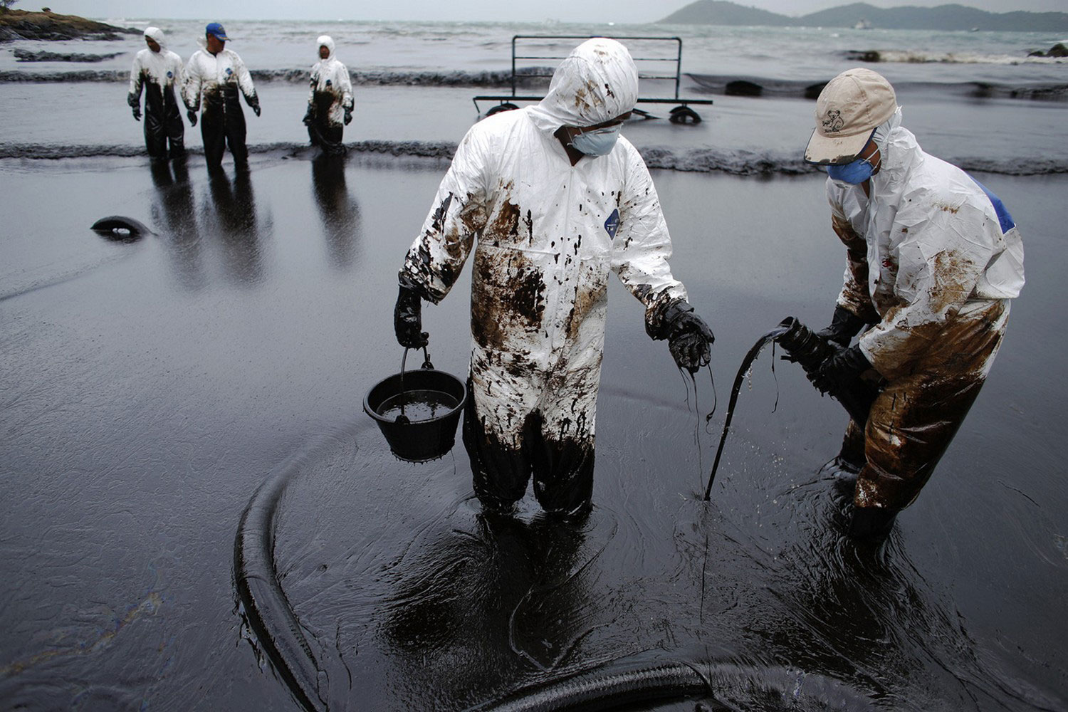 Разлив нефти в Новороссийске 2021