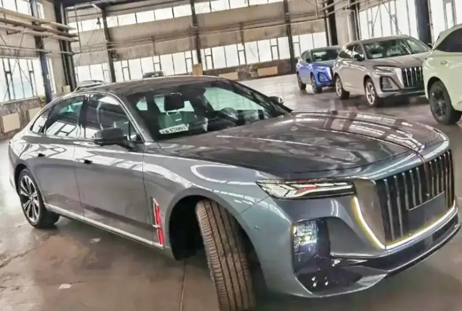 Новый Hongqi H9: революционные технологии и роскошный дизайн!