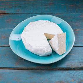 Мягкий сыр с белой плесенью "Бри" ~ 150 г
