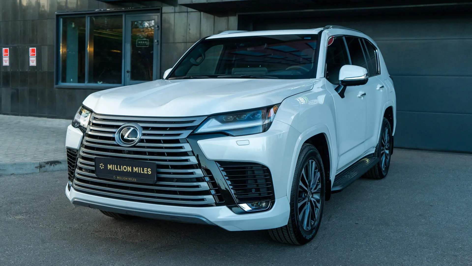 Lexus LX — 2
