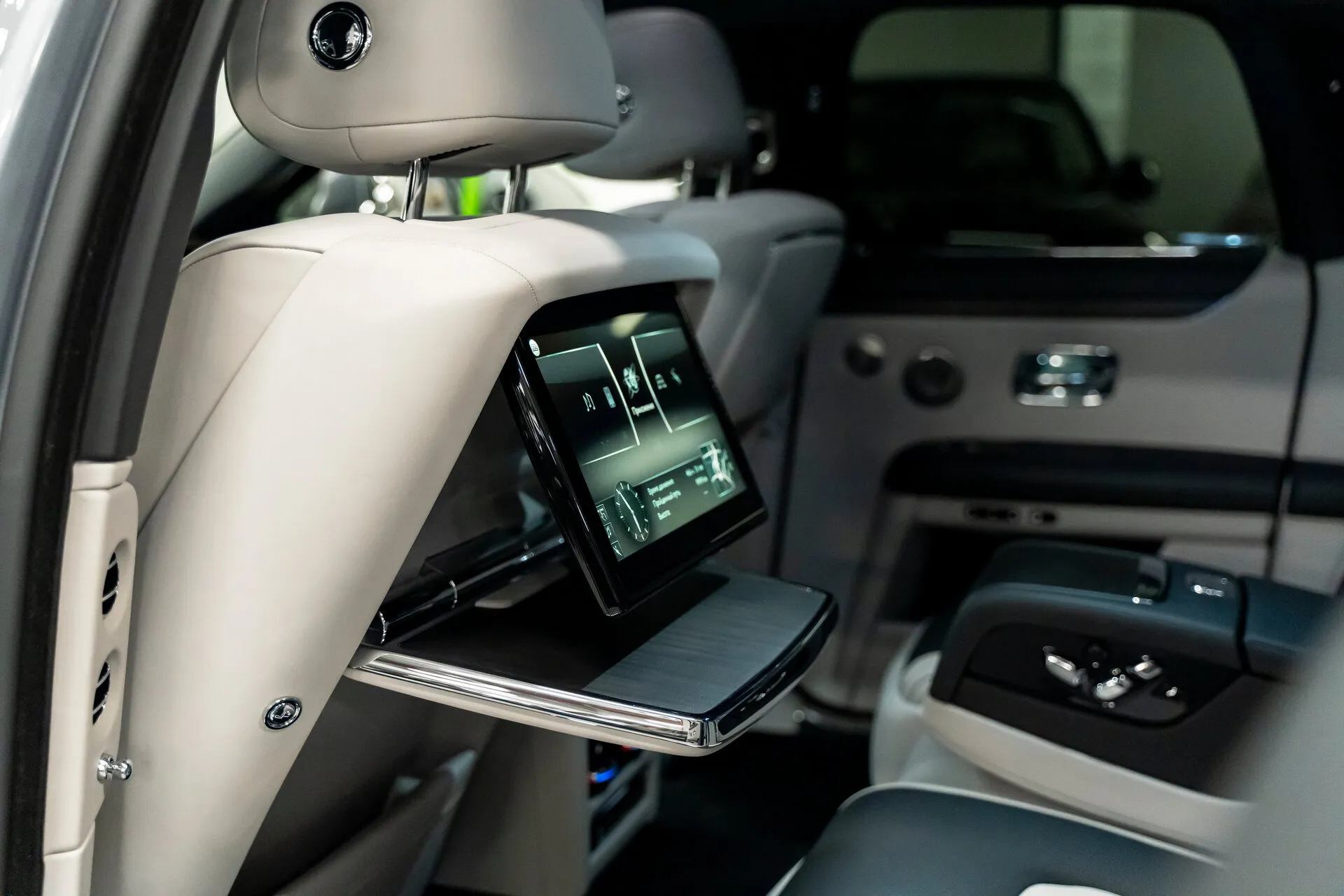 Rolls-Royce Ghost — 4