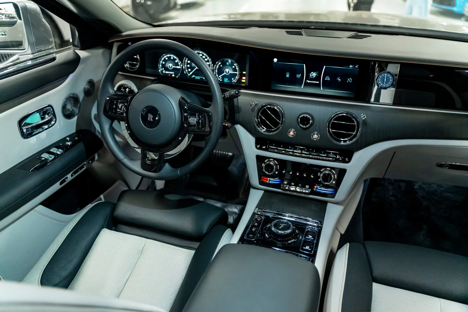 Rolls-Royce Ghost — 8