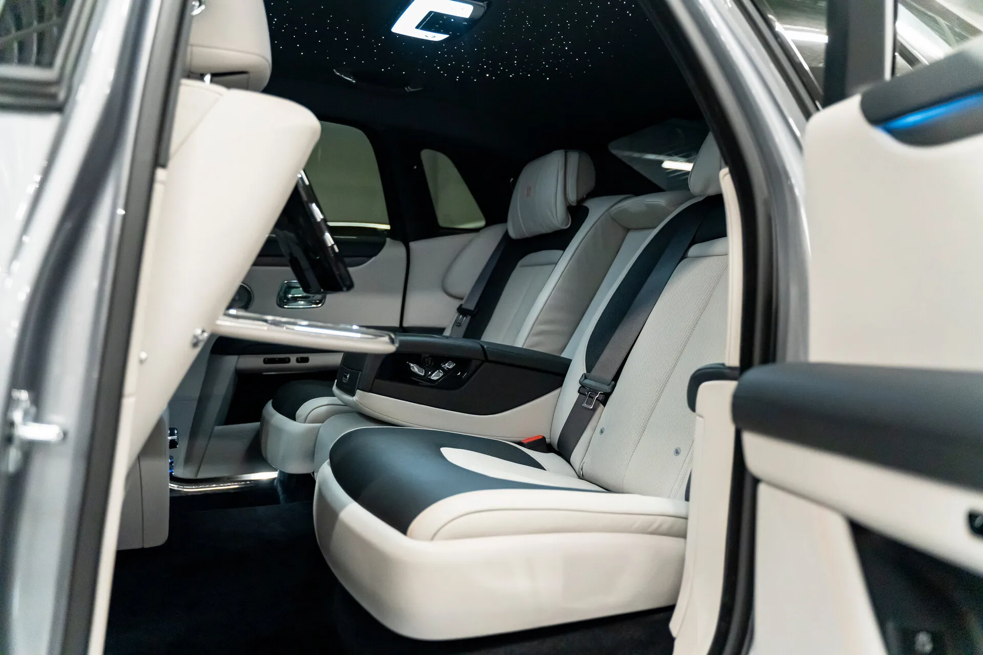 Rolls-Royce Ghost — 5