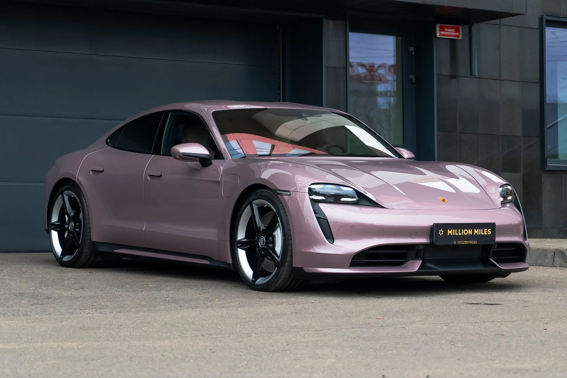 Porsche Taycan Turbo — 4