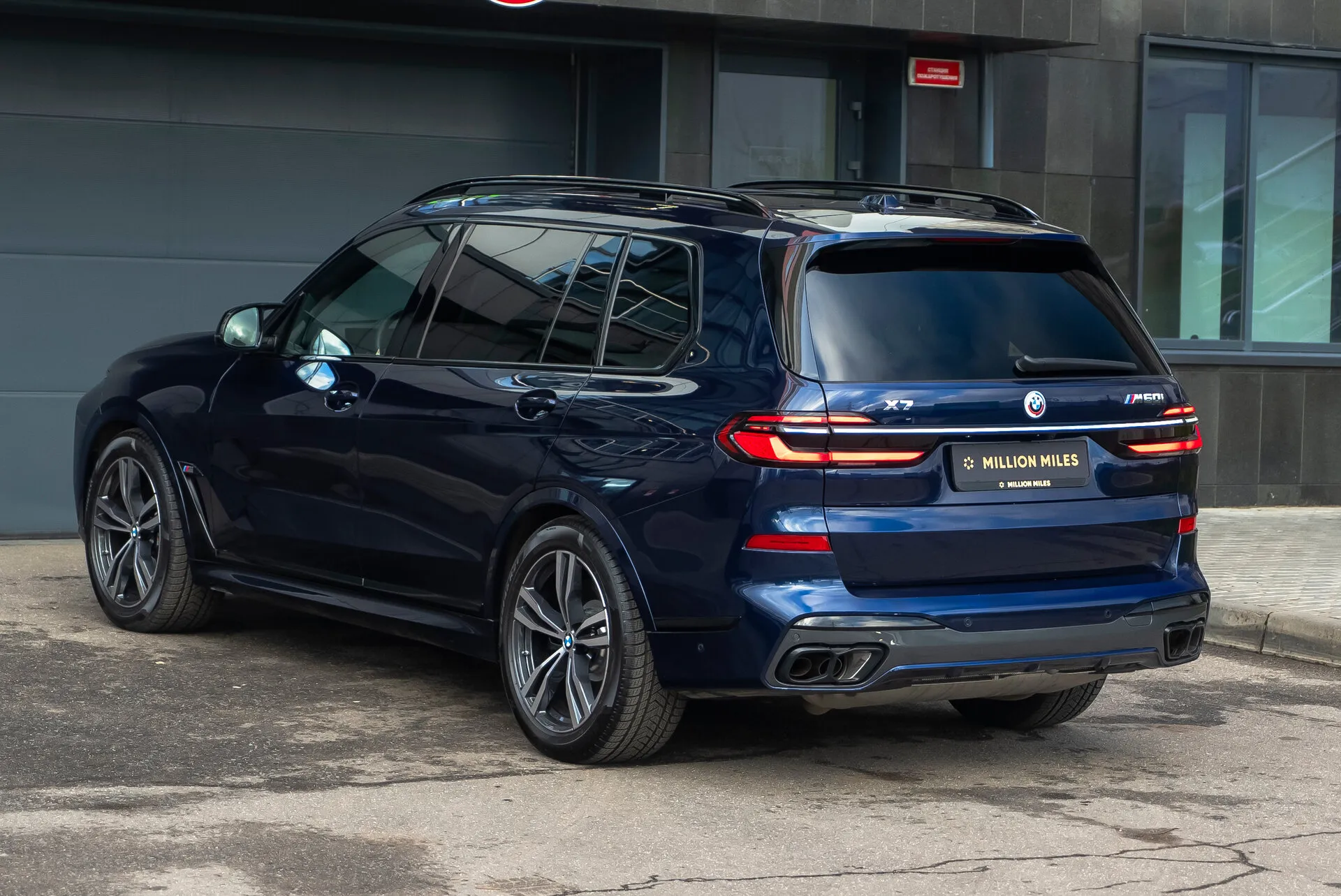 BMW X7 M60I — 7