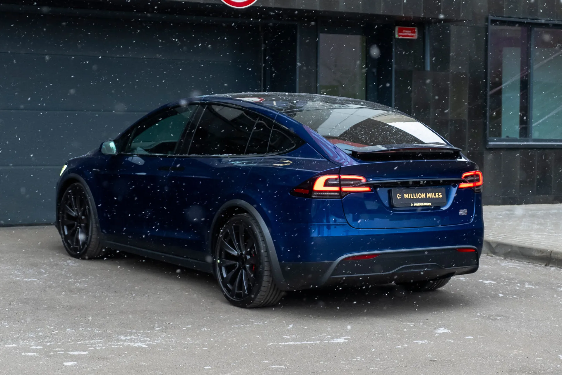 Tesla Model X — 4