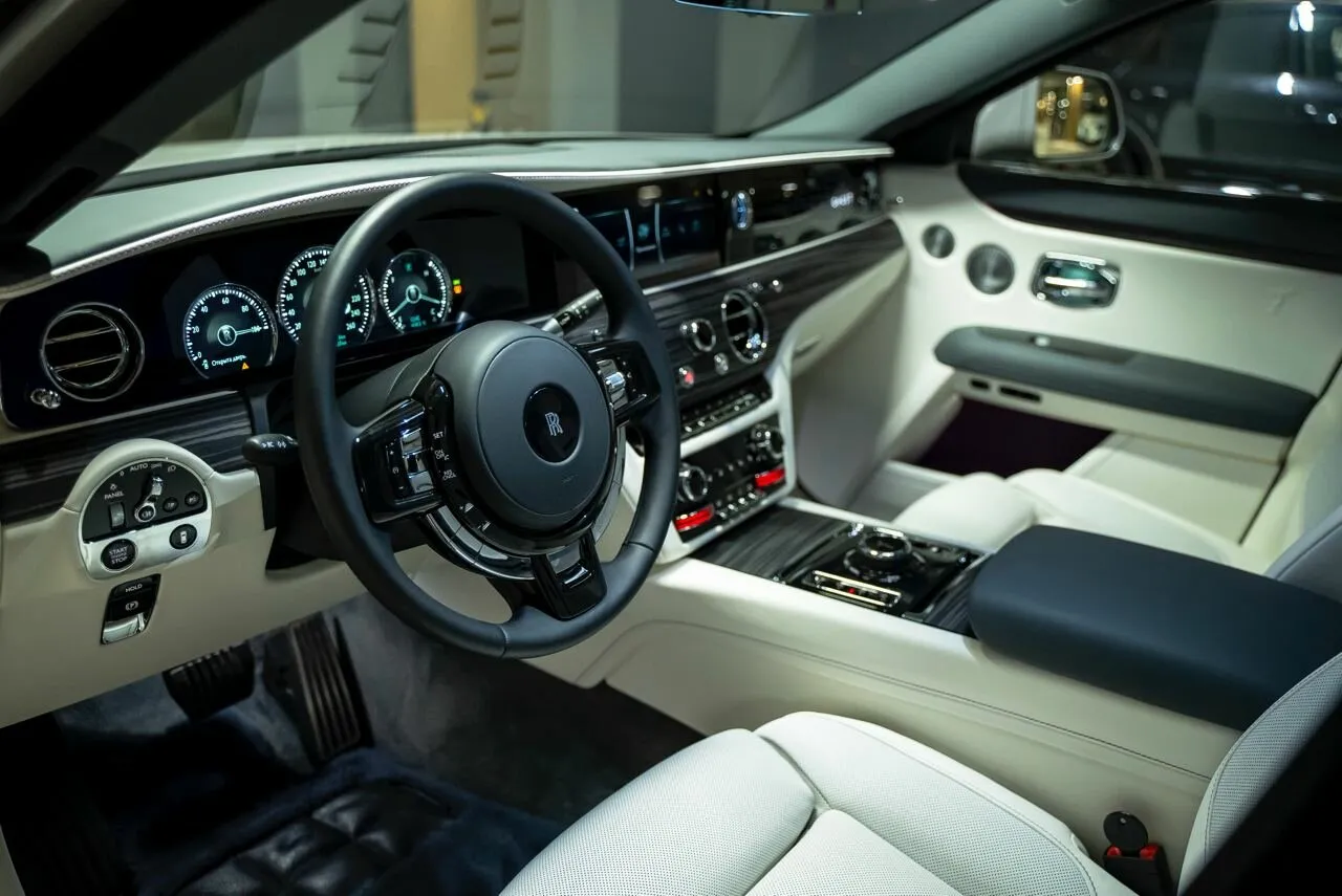 Rolls-Royce Ghost — 6