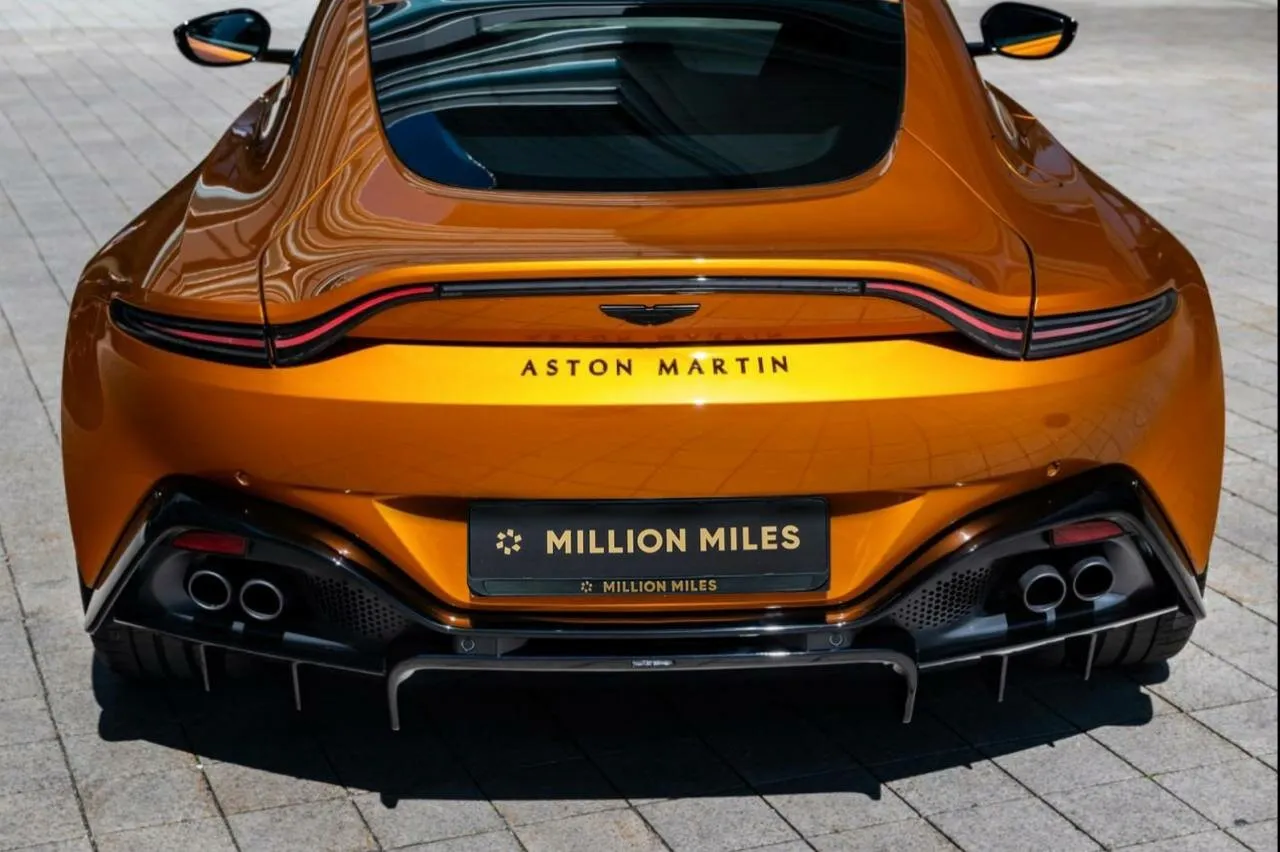 Aston Martin V8 Vantage — 5