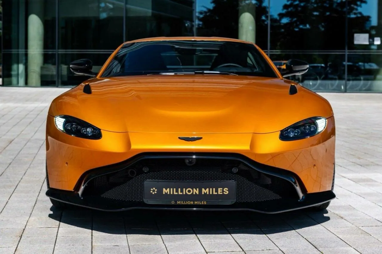 Aston Martin V8 Vantage — 3