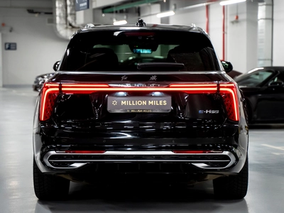Hongqi E-HS9, I - 9