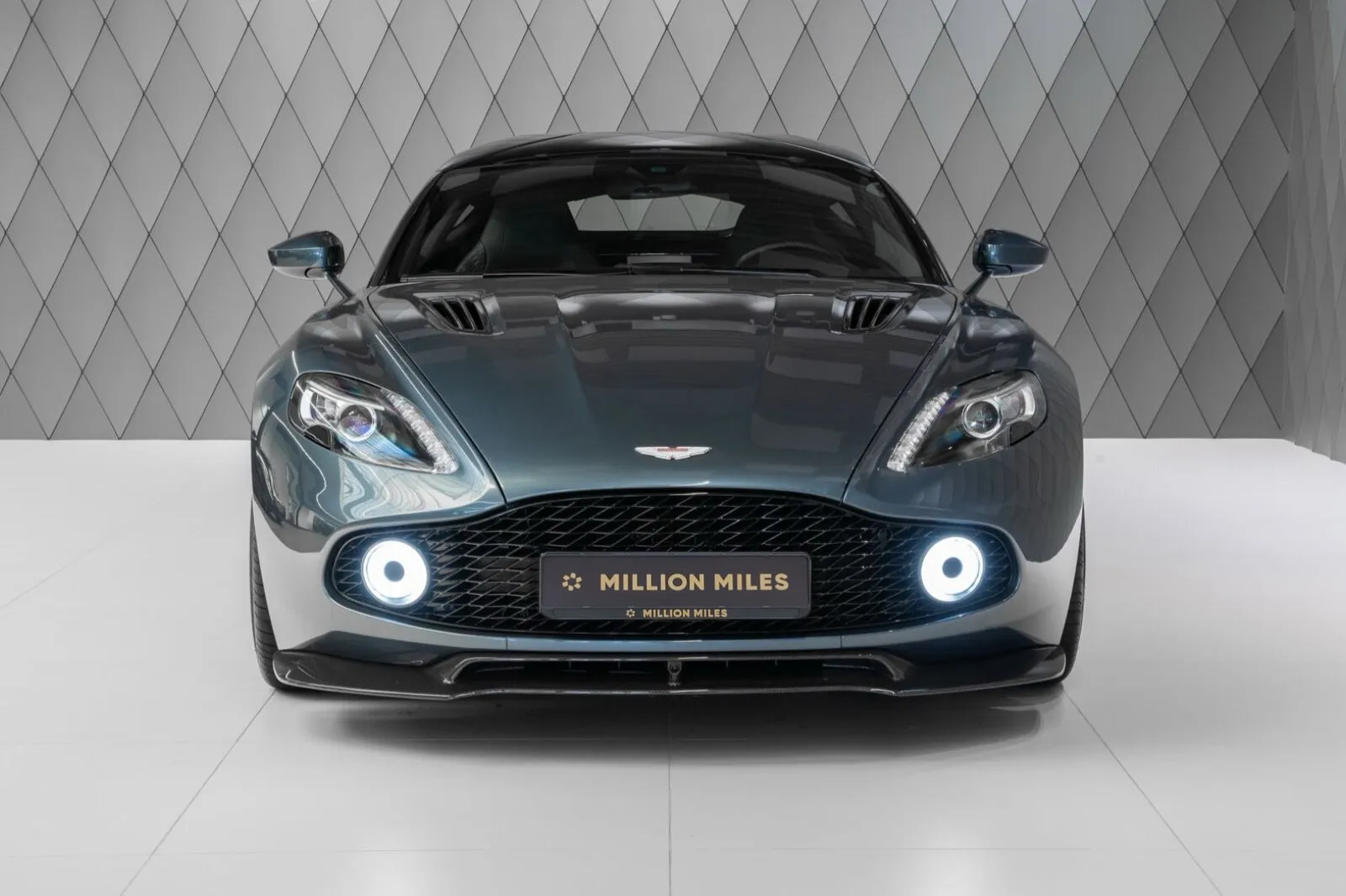 Aston Martin Vanquish — 2
