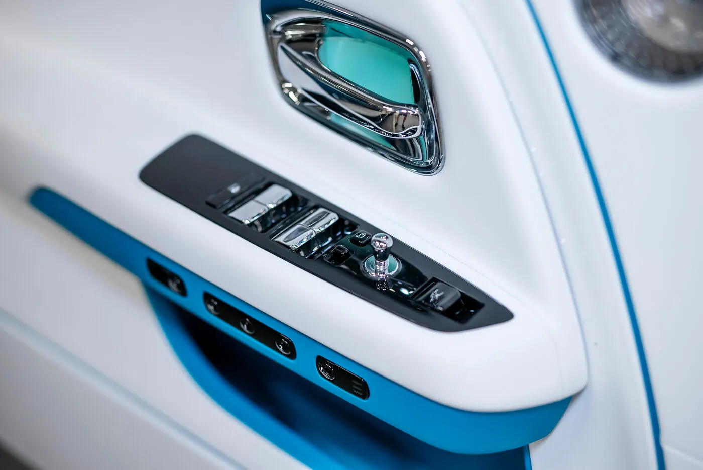 Rolls-Royce Spectre — 7