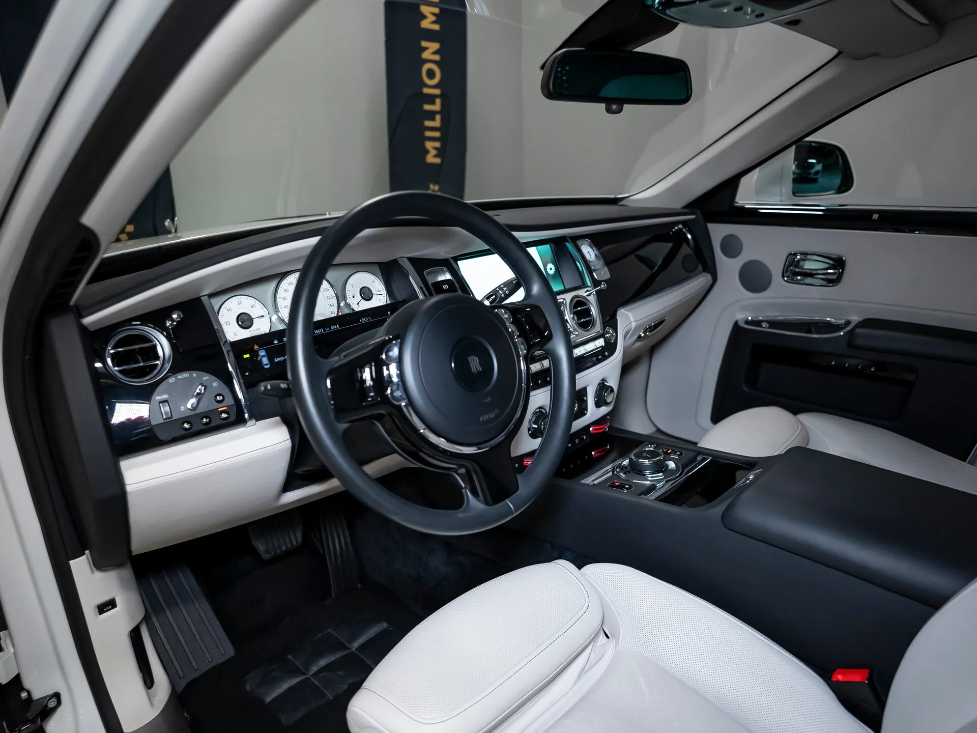 Rolls-Royce Ghost — 2