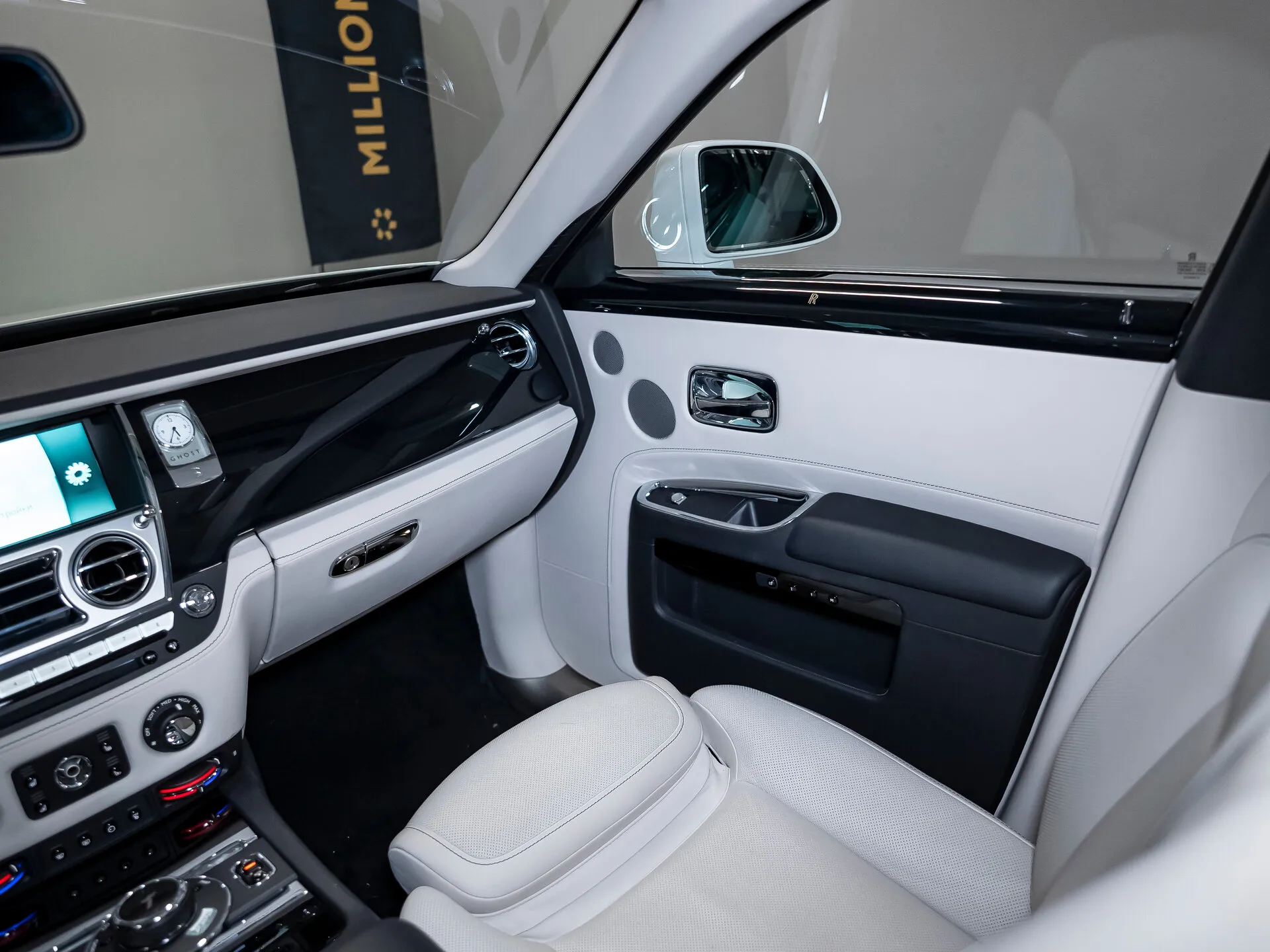 Rolls-Royce Ghost — 4