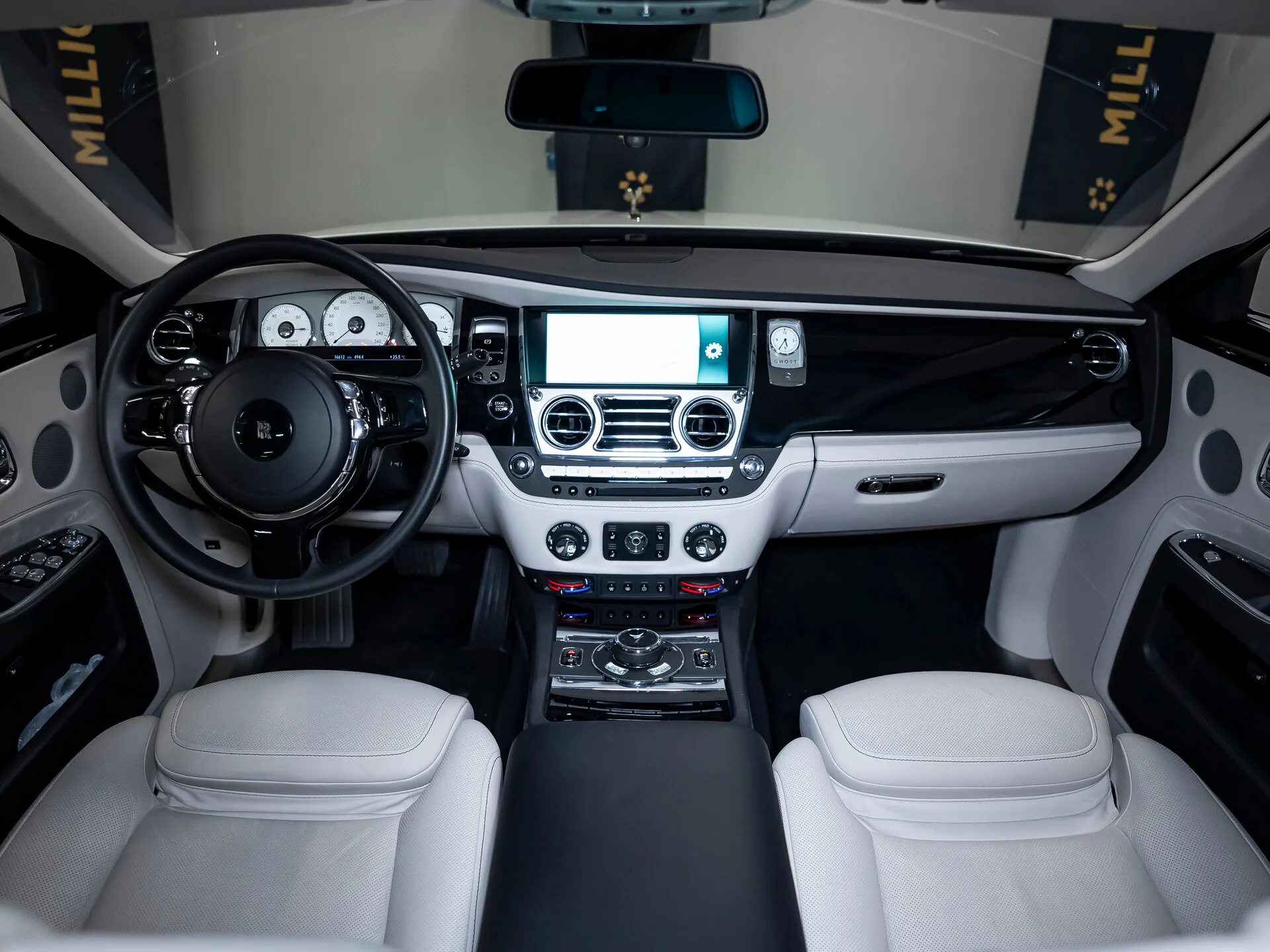 Rolls-Royce Ghost — 6
