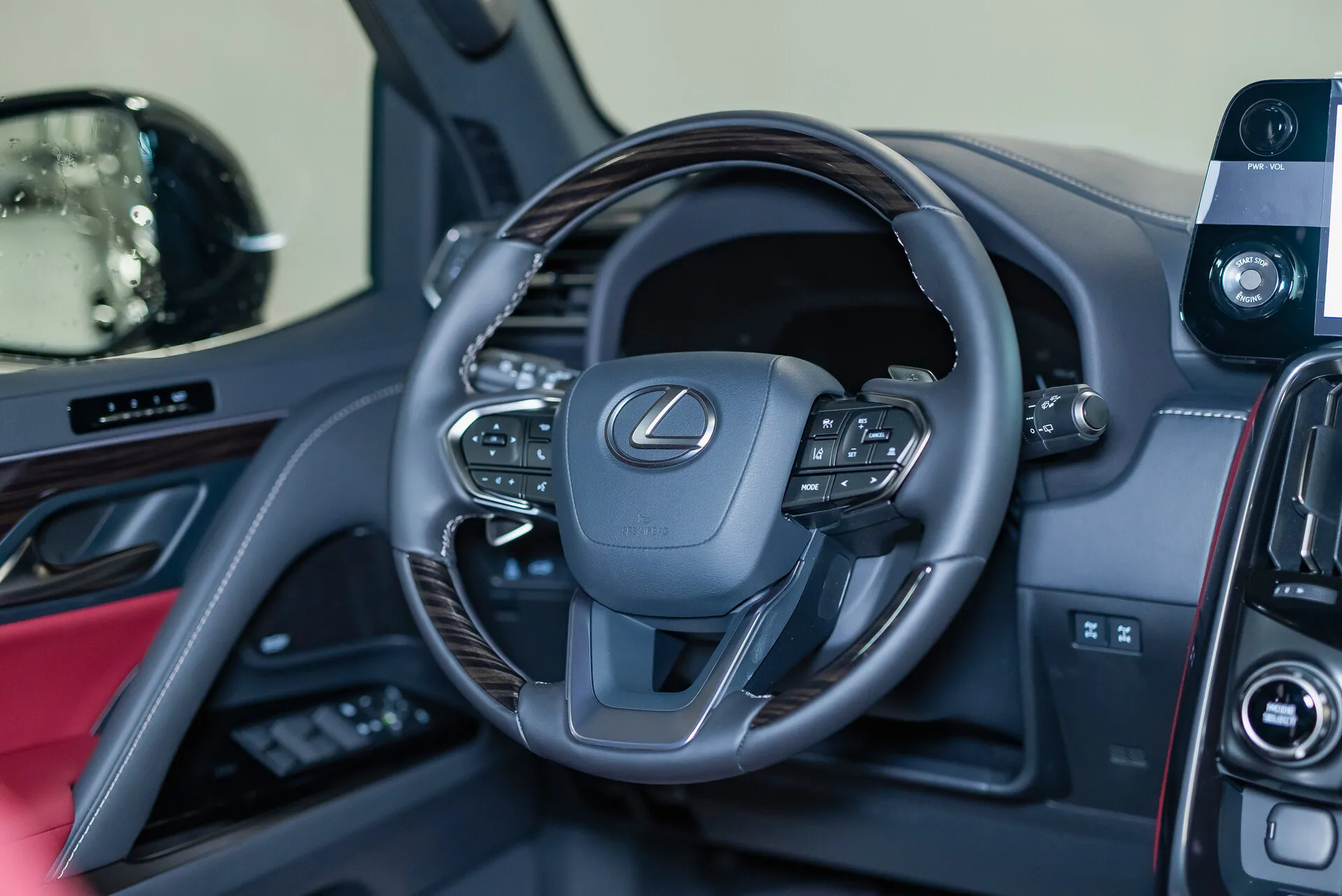 Lexus LX 500D — 3