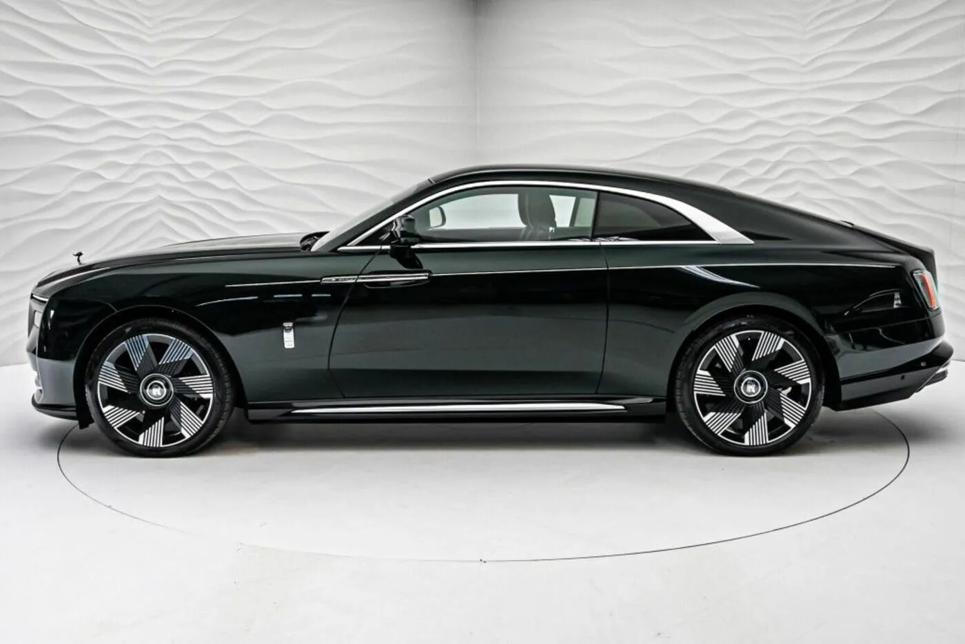 Rolls-Royce Spectre — 7