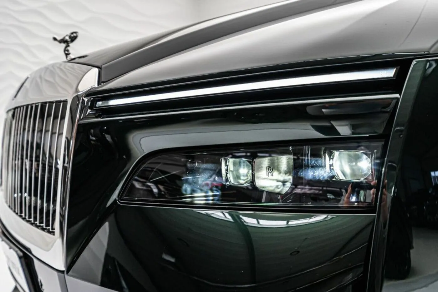 Rolls-Royce Spectre — 2