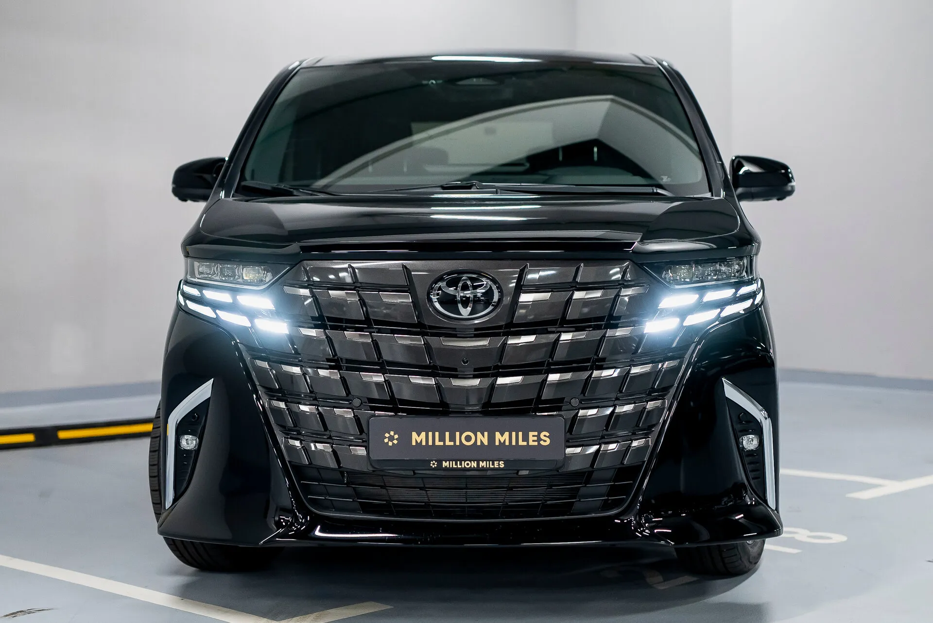 Toyota Alphard — 5