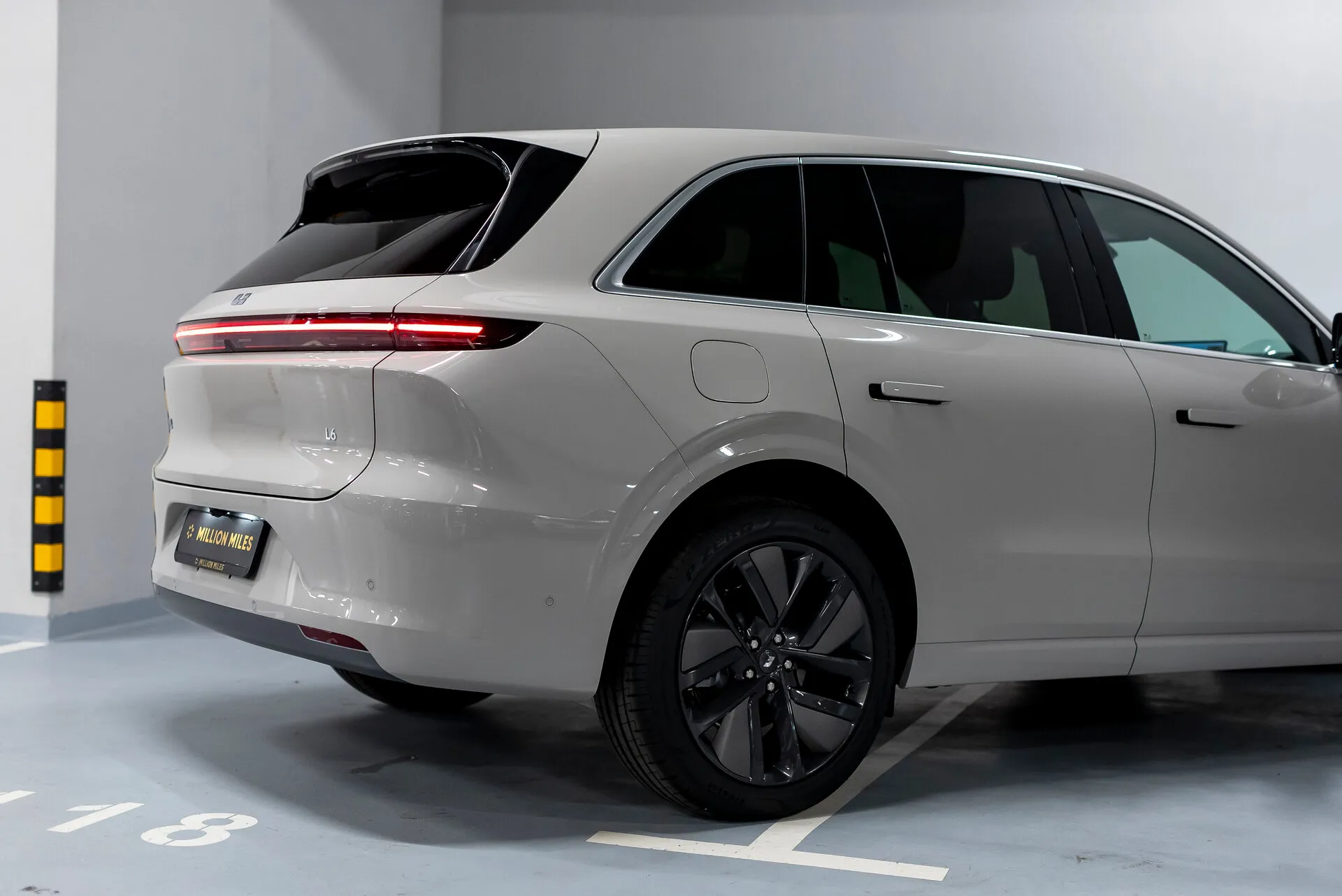 Li Auto (Lixiang) L6, I — 8