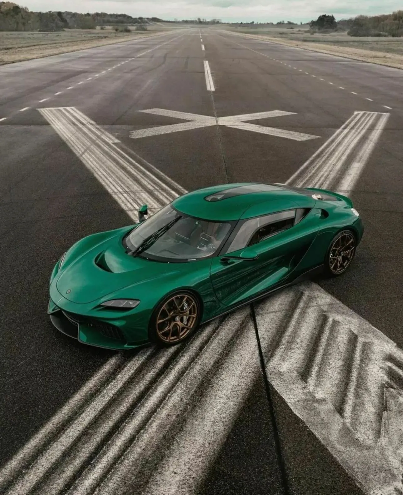 Koenigsegg Gemera — 2