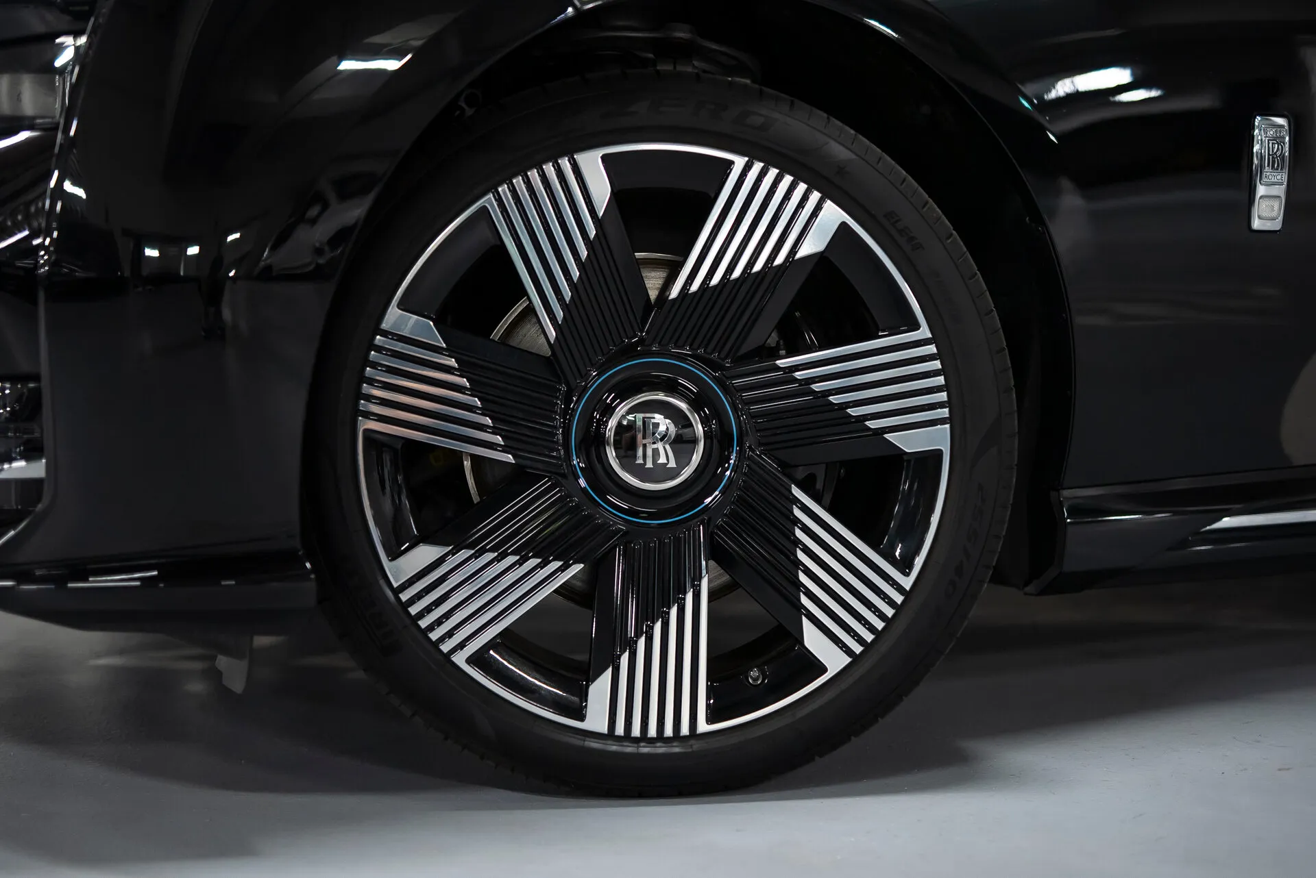 Rolls-Royce Spectre — 4