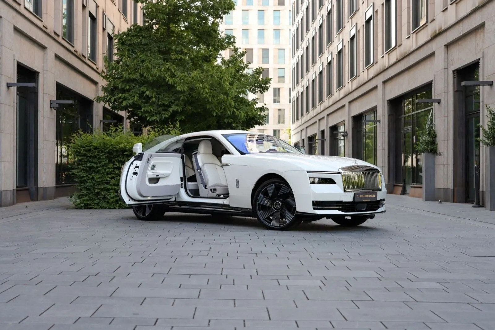 Rolls-Royce Spectre — 3