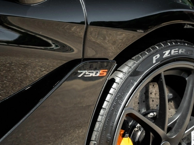 McLaren 750S, I - 9