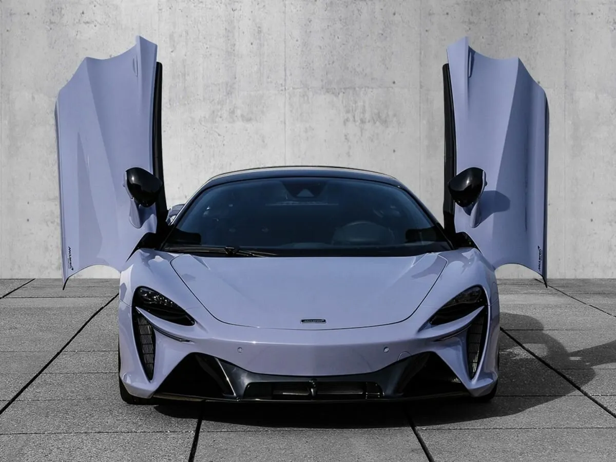 McLaren Artura — 2