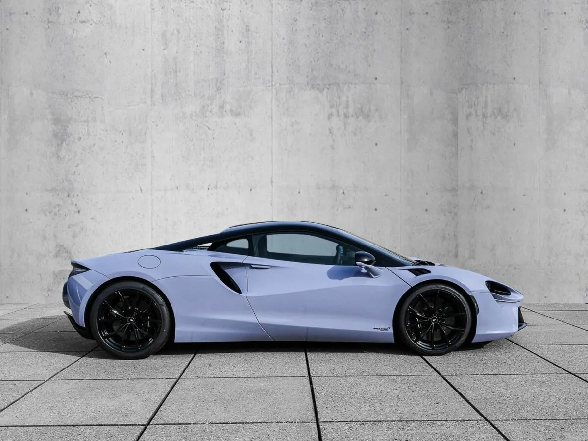 McLaren Artura — 8