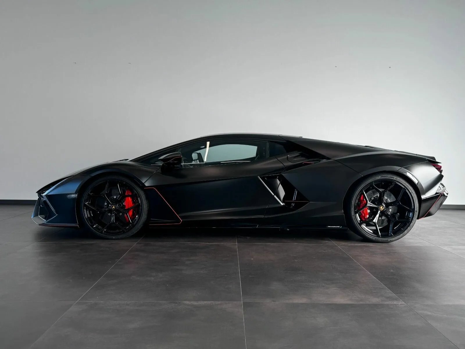 Lamborghini Revuelto — 3