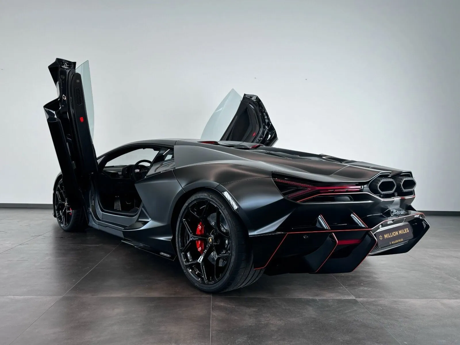 Lamborghini Revuelto — 4