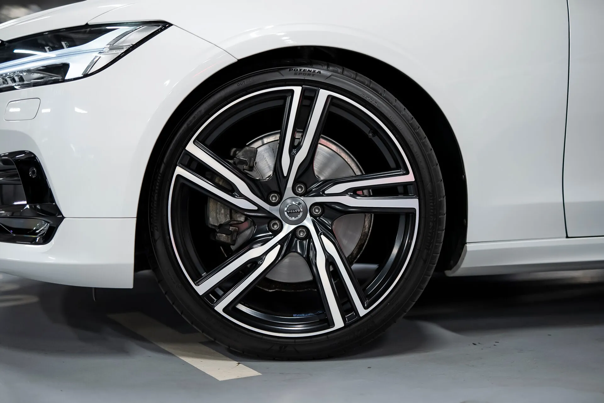 Volvo S90 — 4