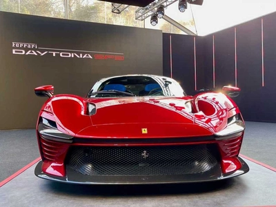 Ferrari Daytona Sp3, I - 4