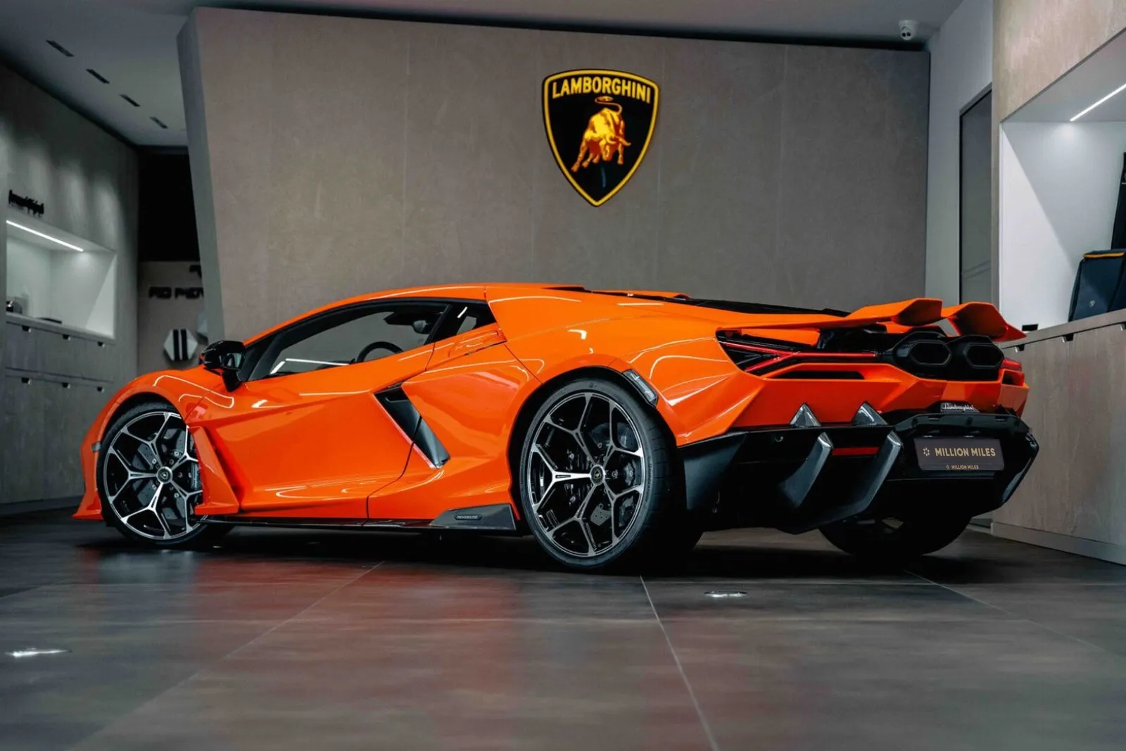Lamborghini Revuelto — 2