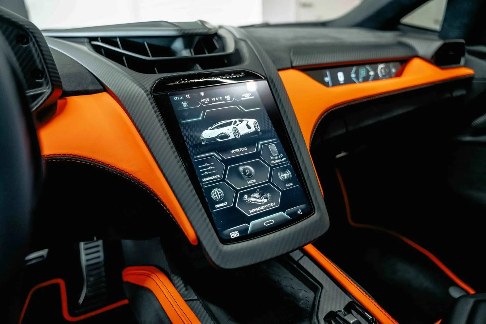 Lamborghini Revuelto — 6