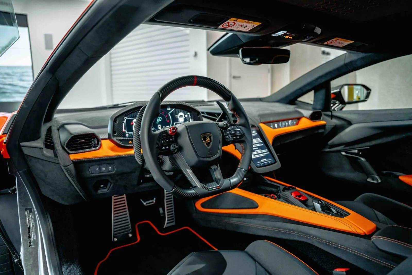 Lamborghini Revuelto — 4