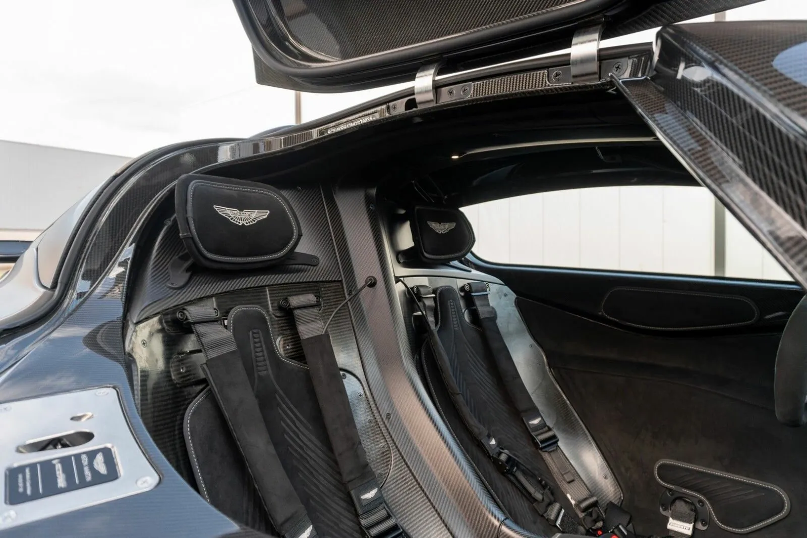 Aston Martin Valkyrie — 7