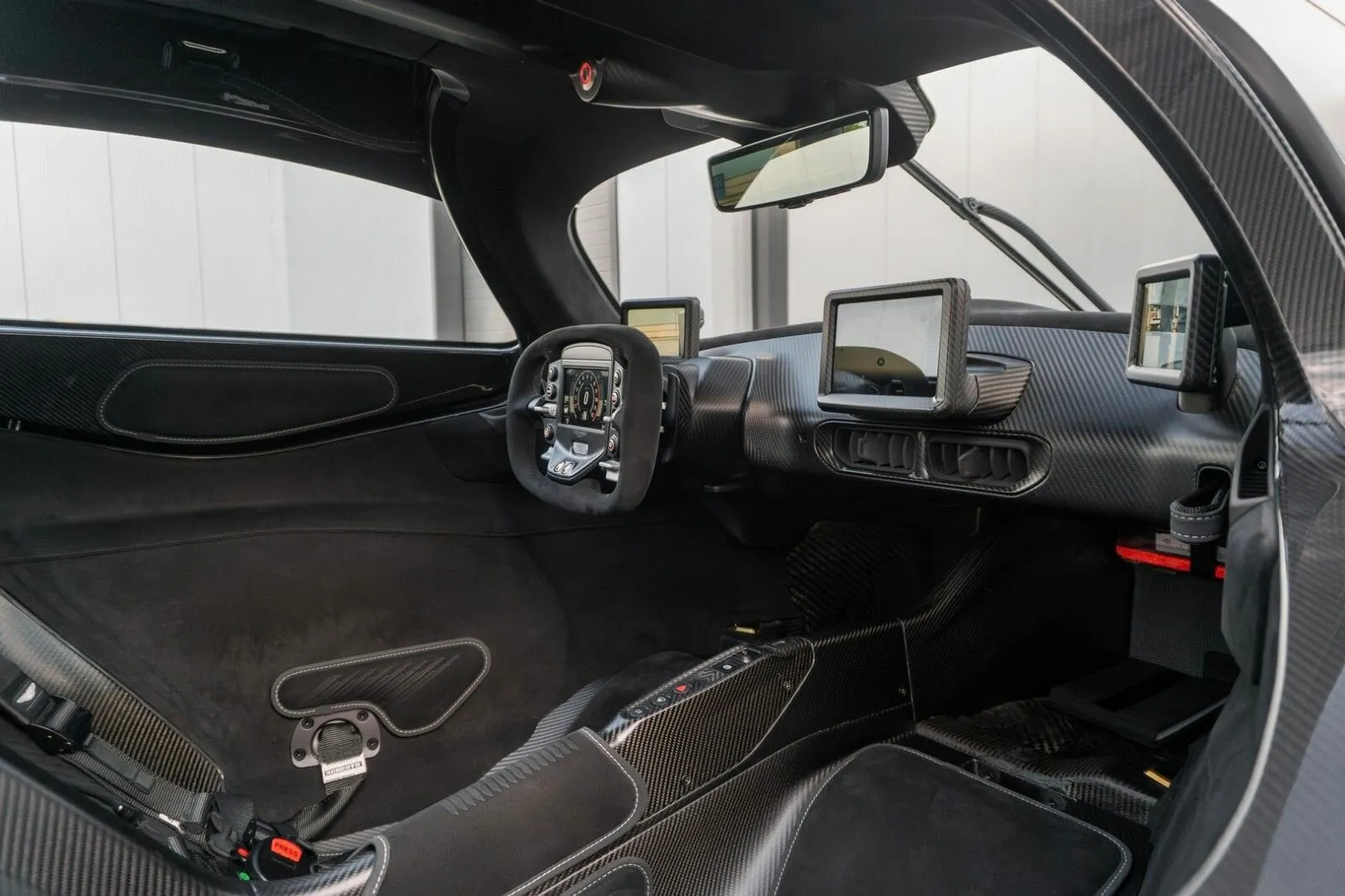 Aston Martin Valkyrie — 6