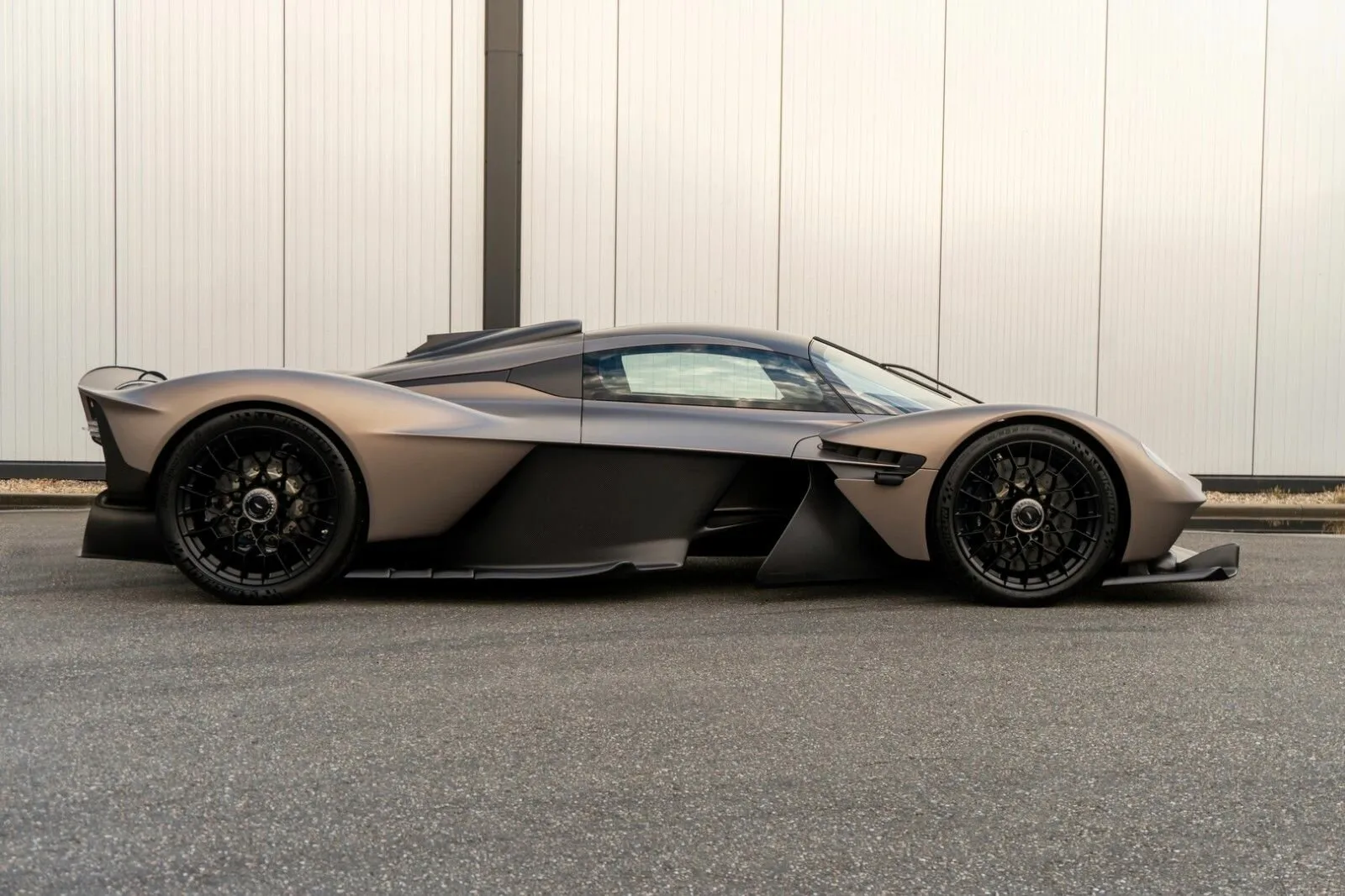 Aston Martin Valkyrie — 4