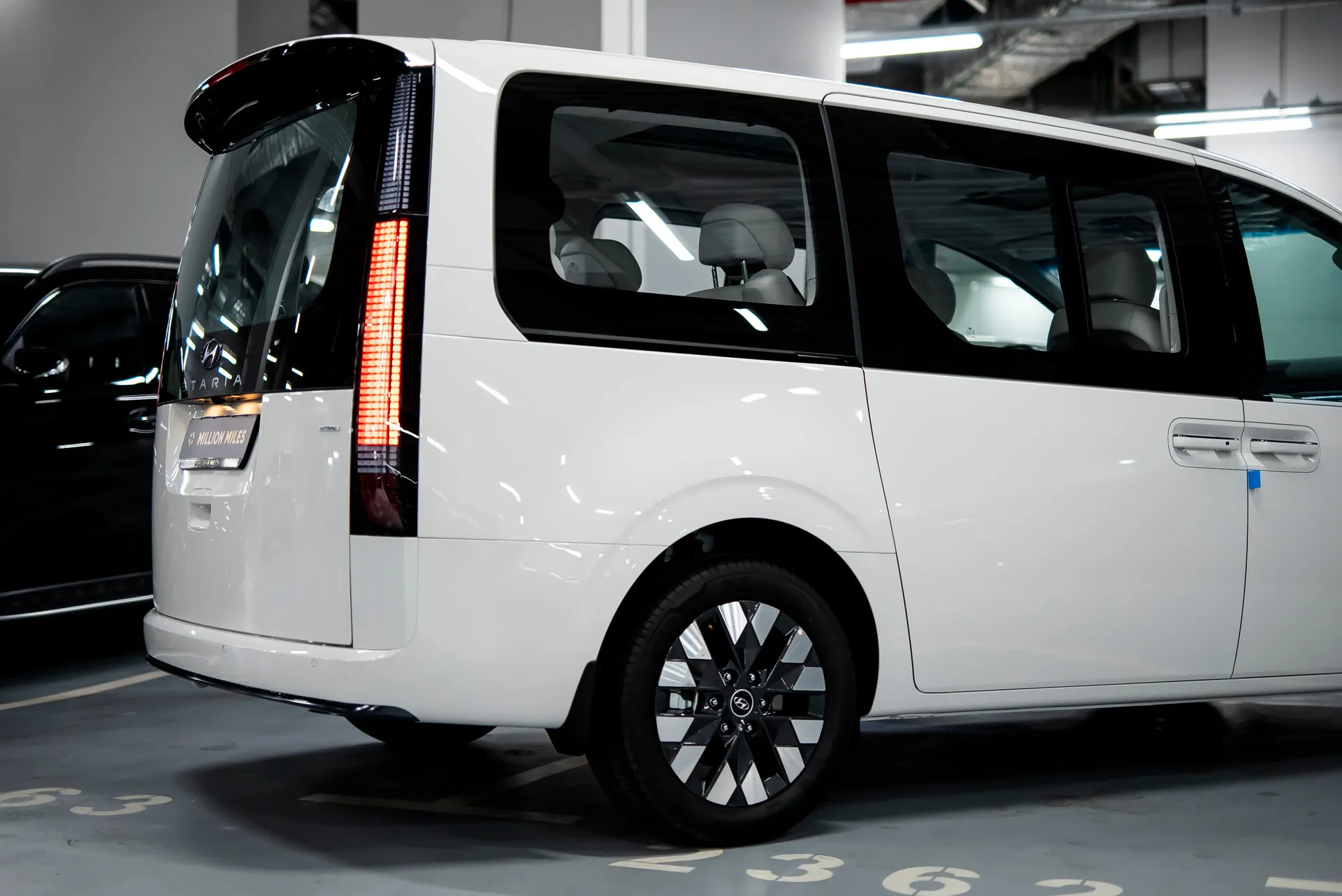 Hyundai Staria — 7
