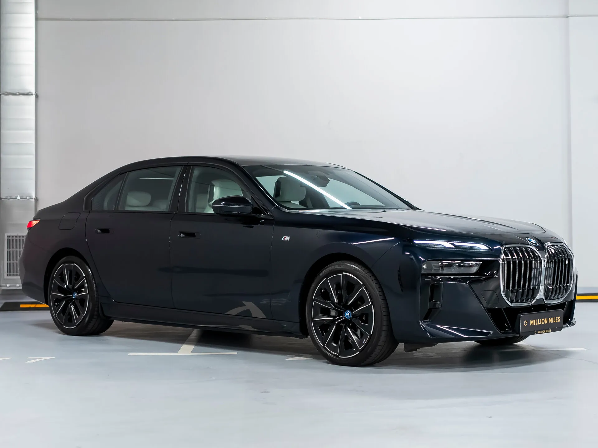 BMW I7, I (G70) — 3