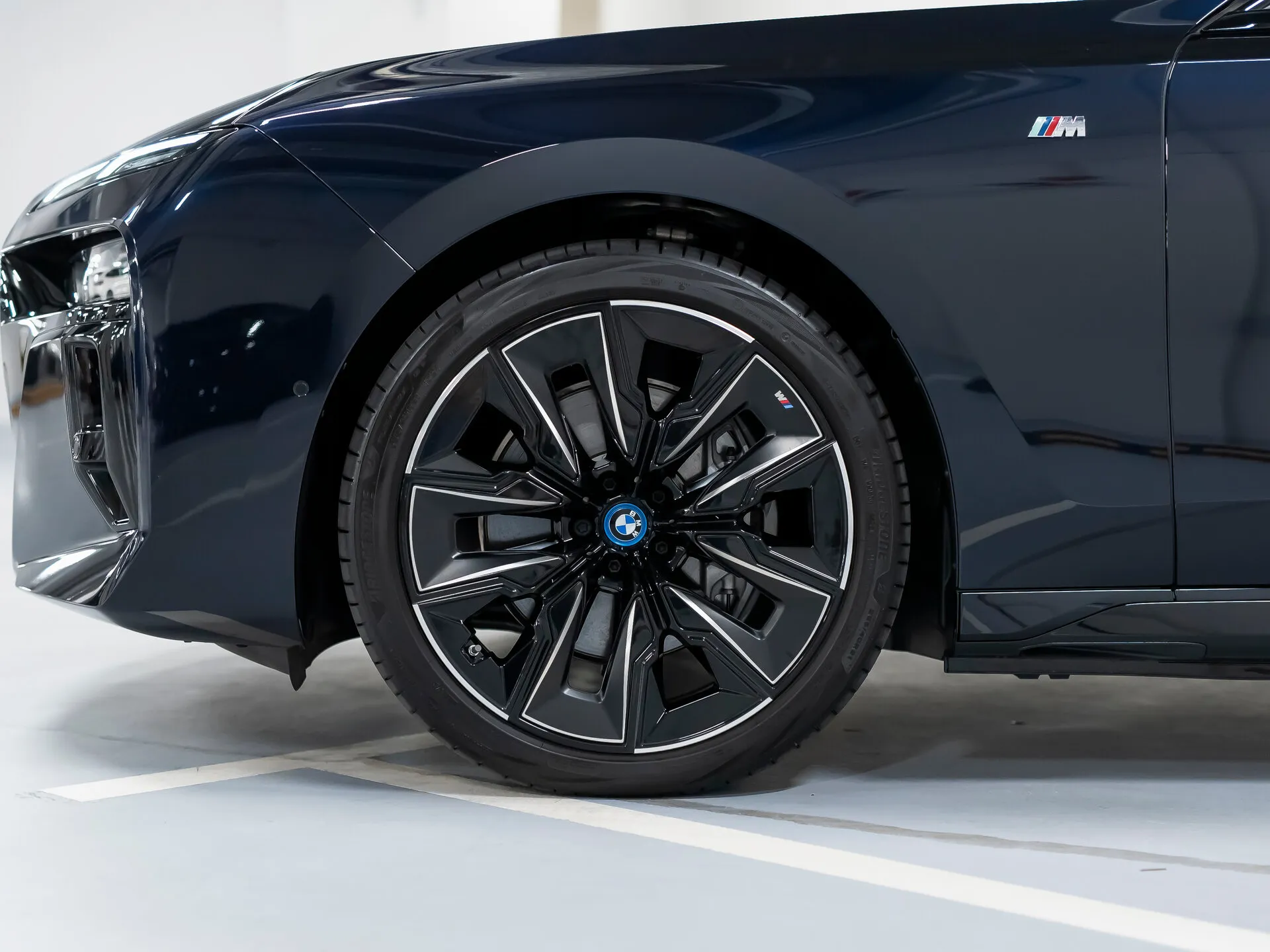 BMW I7, I (G70) — 8