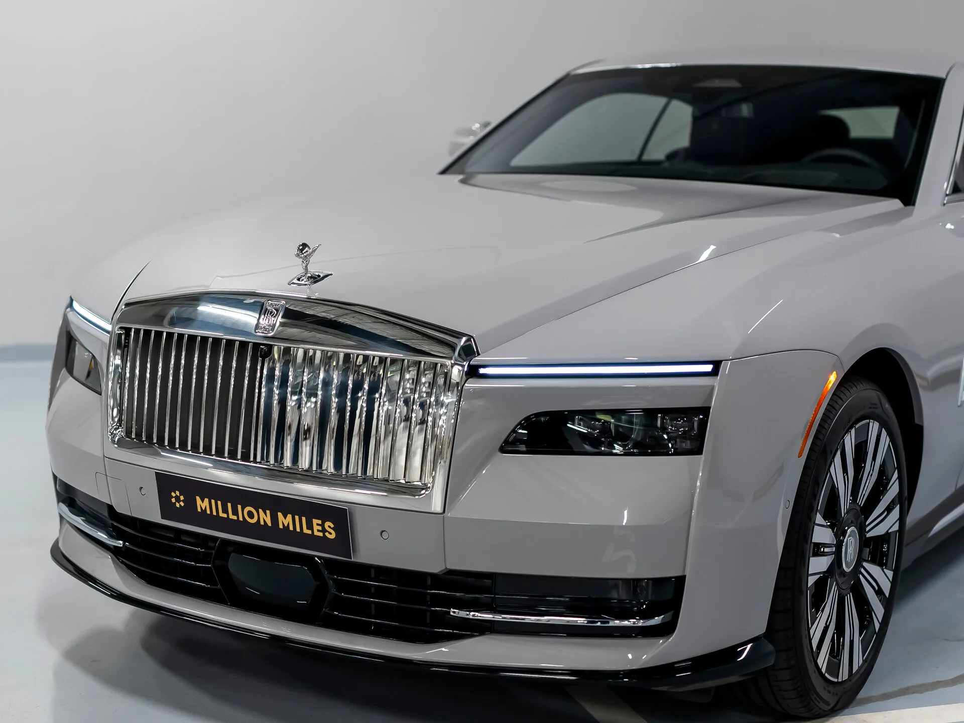 Rolls-Royce Spectre — 2