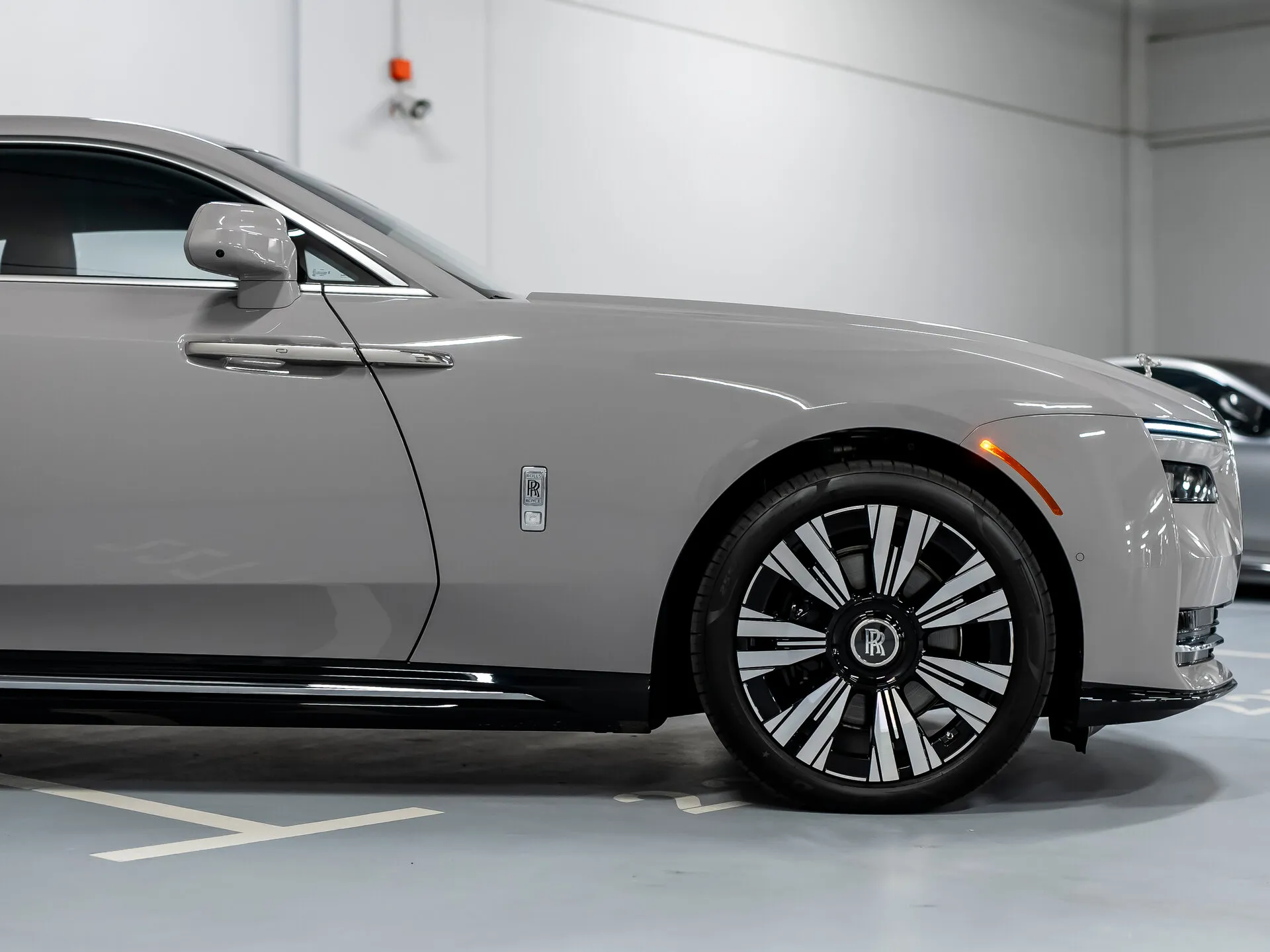 Rolls-Royce Spectre — 7